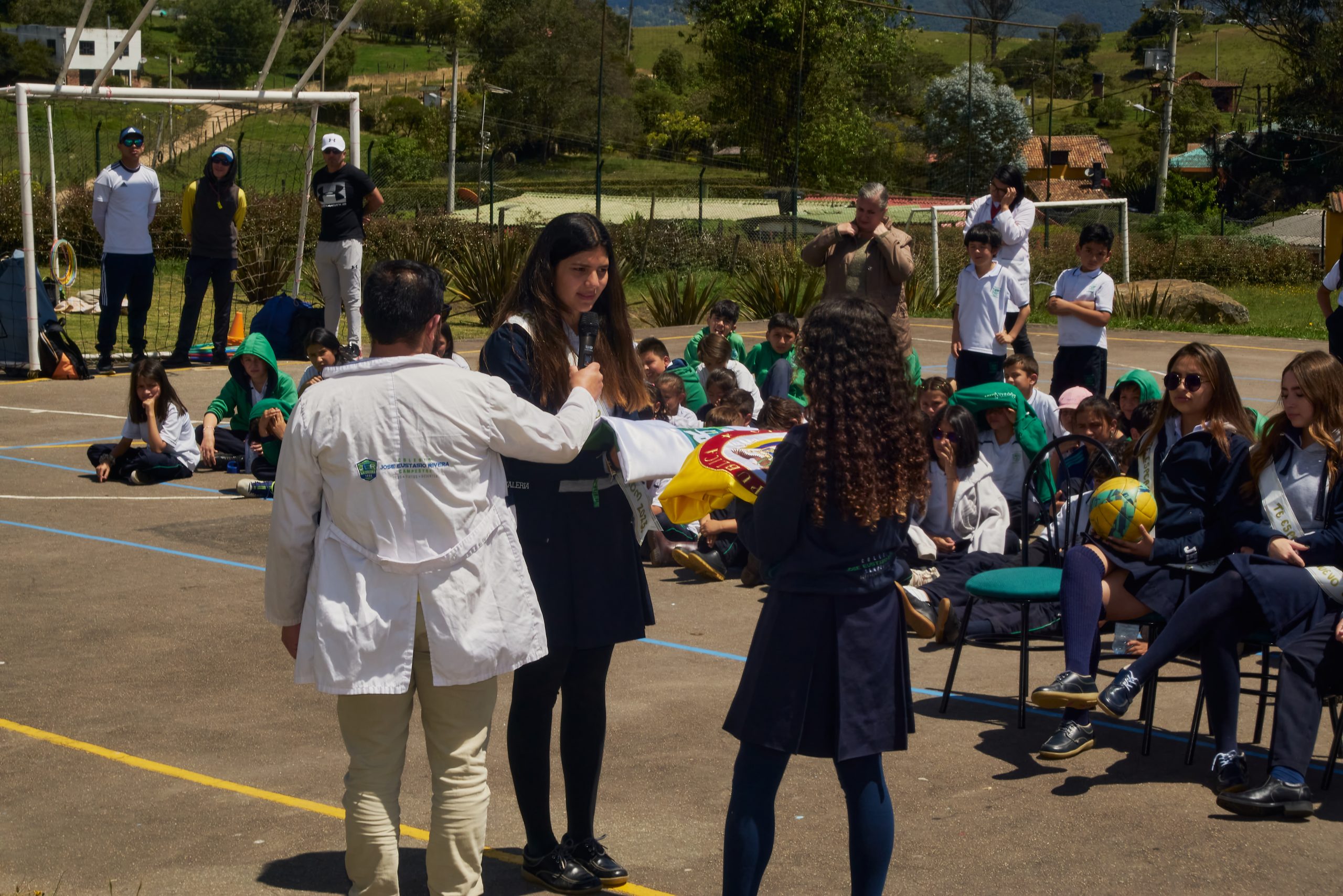 Izada de bandera y entrega de símbolos Colegio José Eustasio Rivera