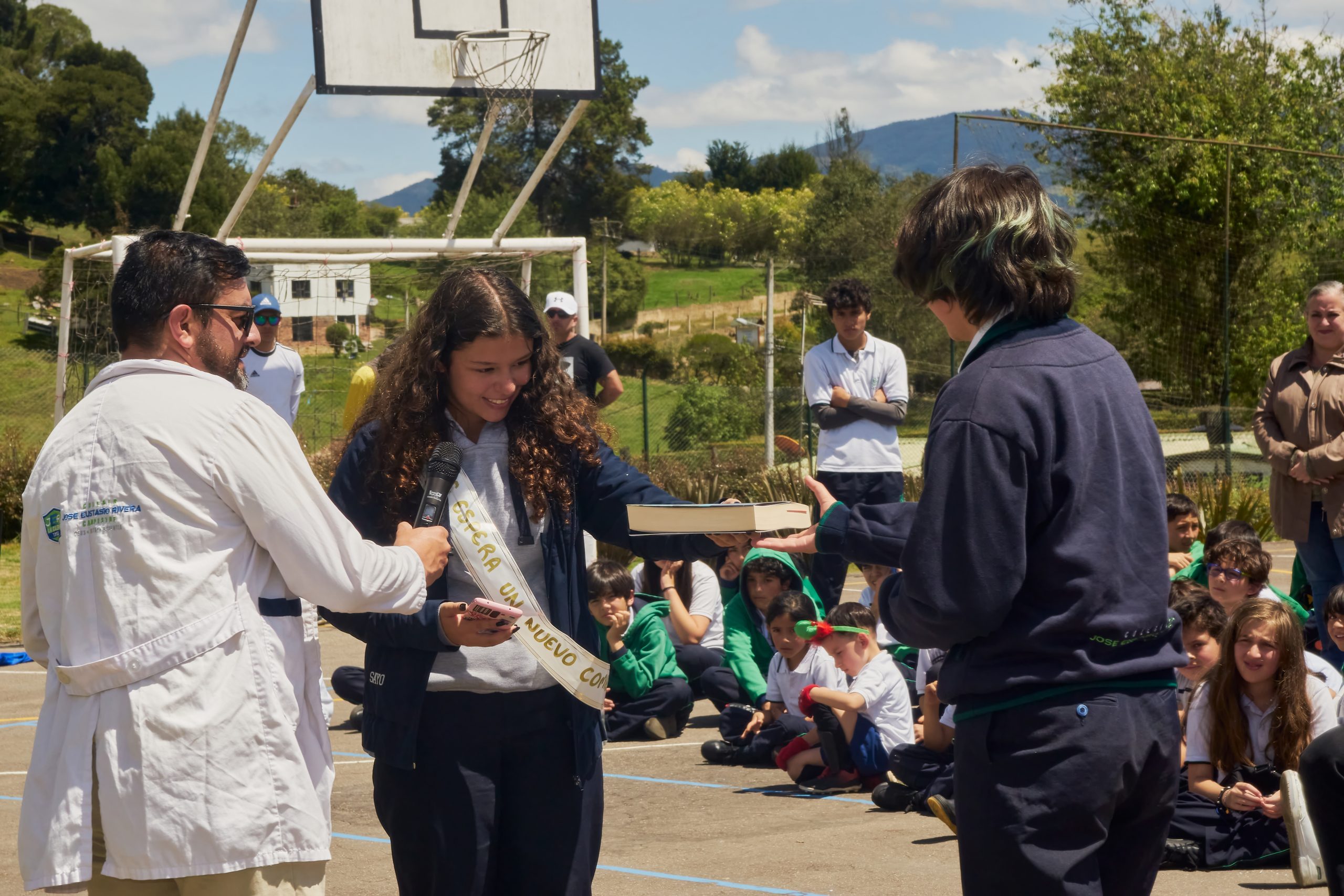Izada de bandera y entrega de símbolos Colegio José Eustasio Rivera