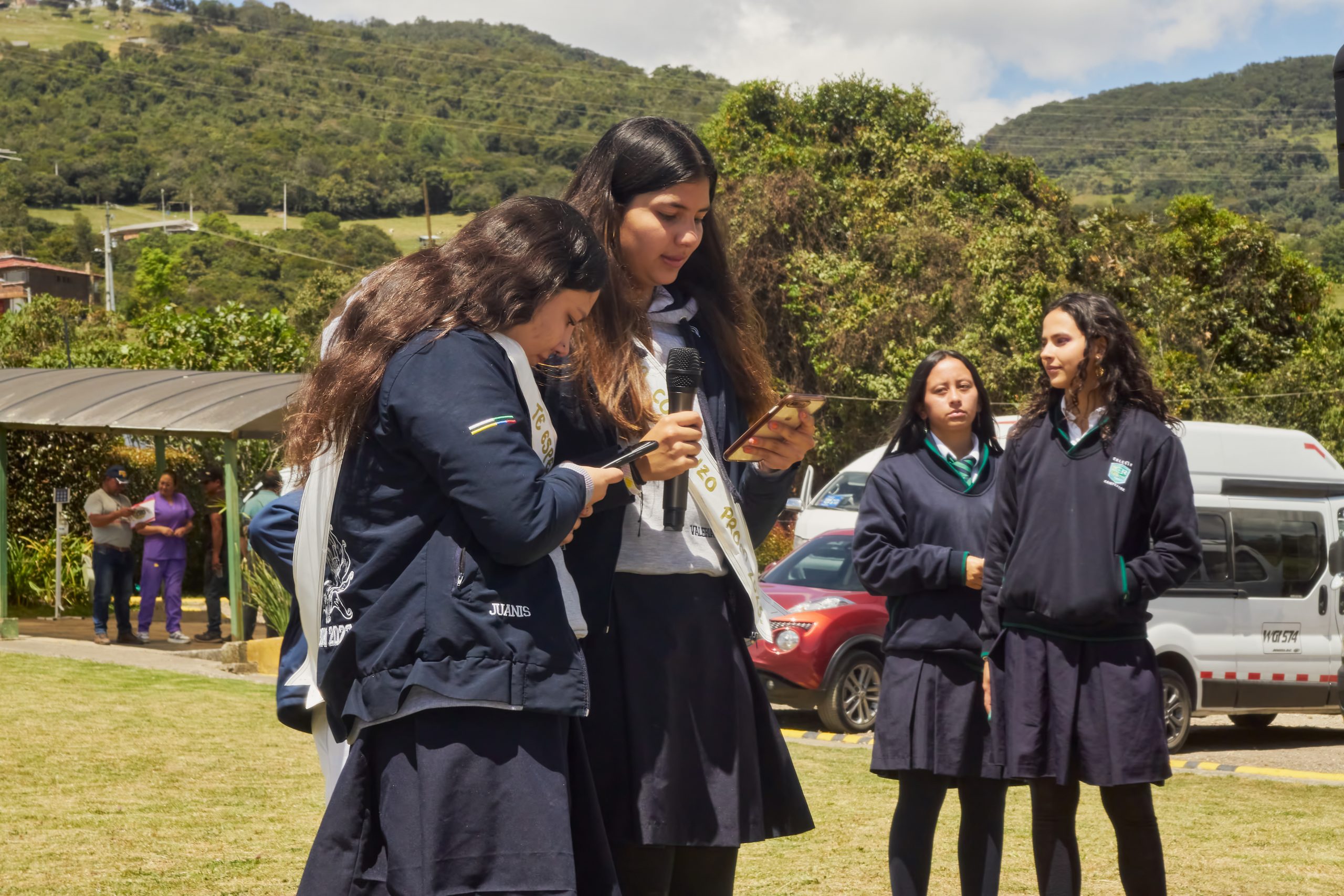 Izada de bandera y entrega de símbolos Colegio José Eustasio Rivera