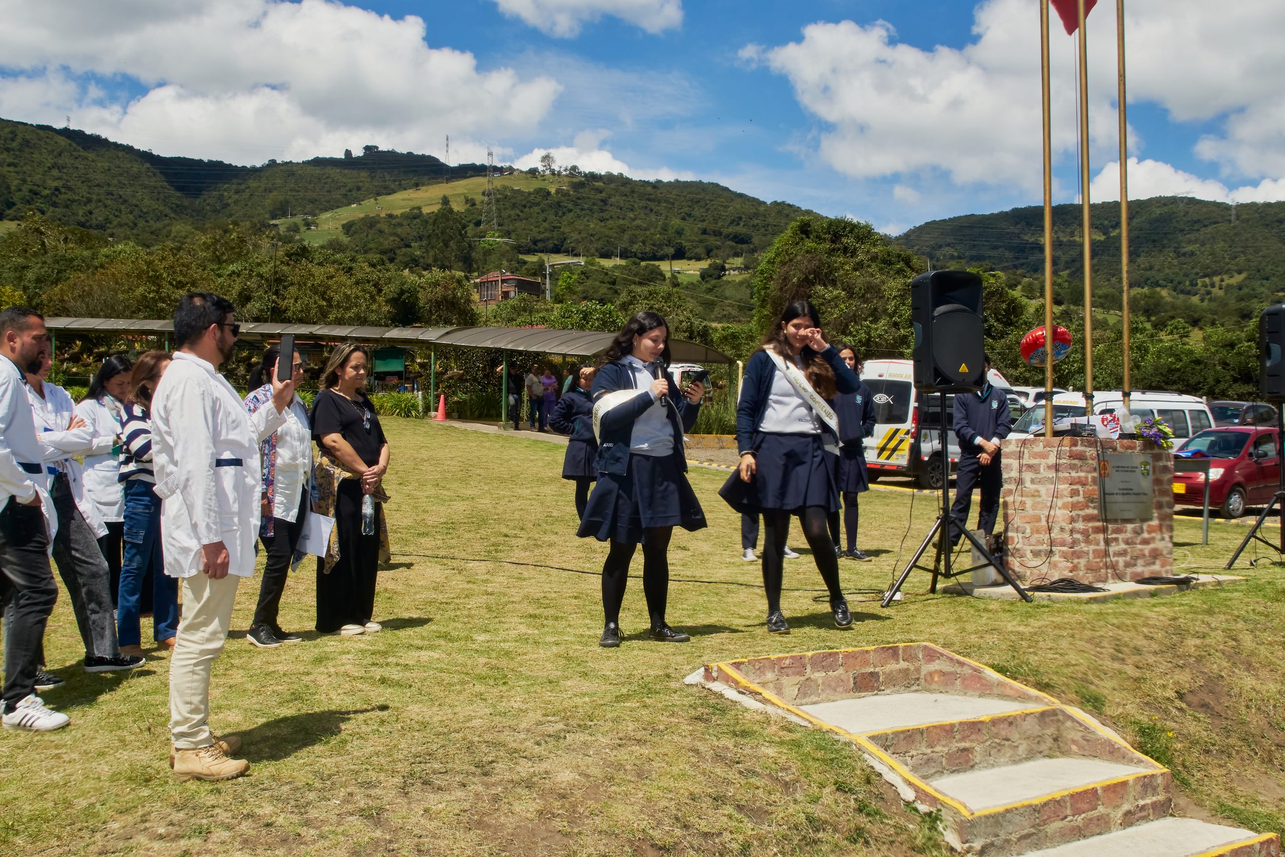 Izada de bandera y entrega de símbolos Colegio José Eustasio Rivera